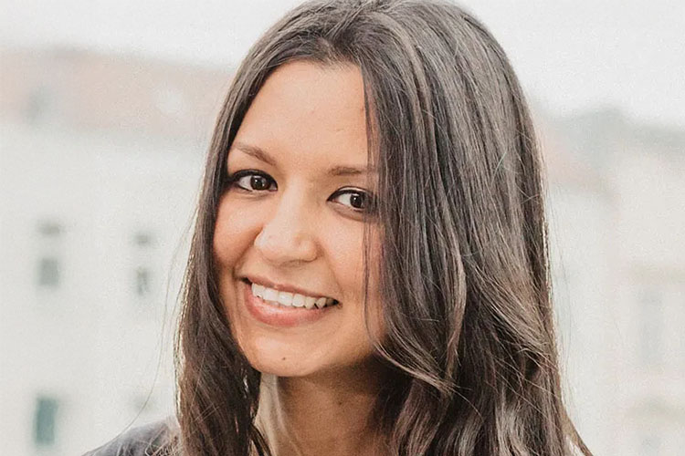 Author Diya Khanna
